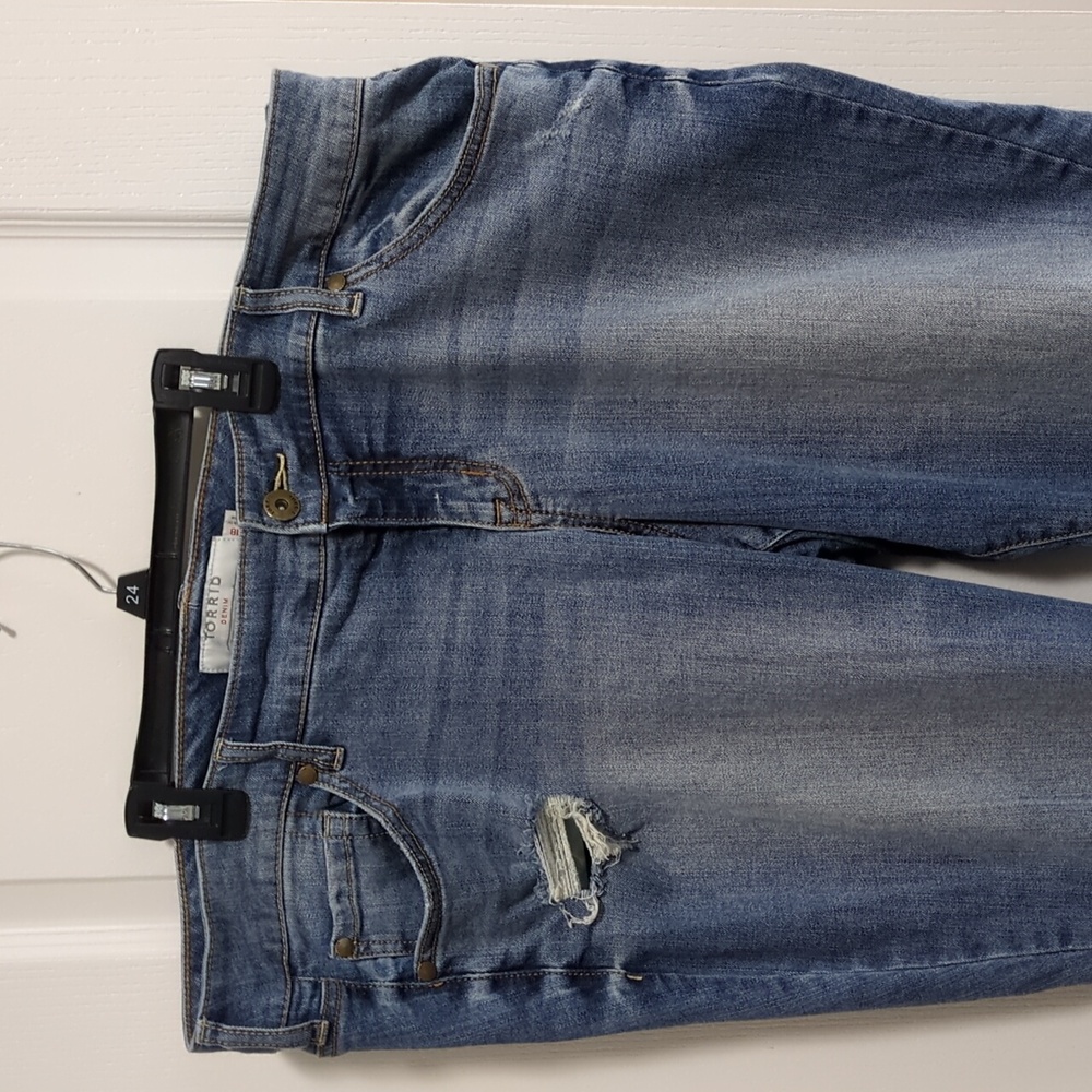 Torrid Boyfriend Ripped Cropped Pants - Picture 2 of 4